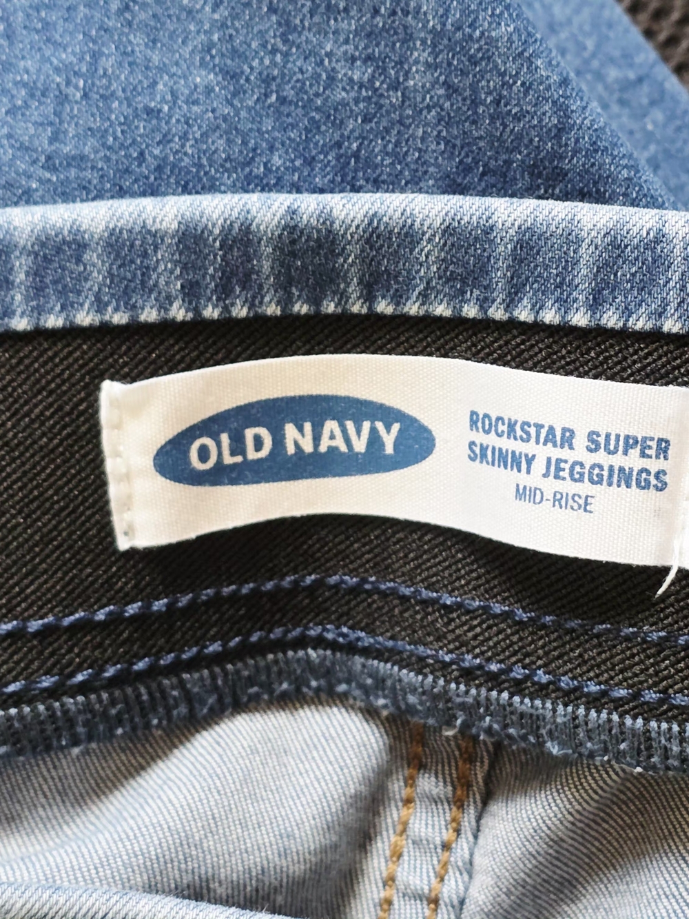 Old Navy Jeans Women's Sz 18 Super Skinny MidRise Pull On Med Wash - Picture 5 of 5